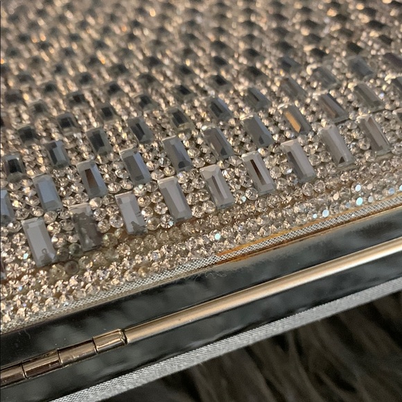 Sophisticated Silver Textured Clutch for Evening Wear - Picture 12 of 14